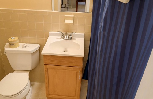 Grissom - Highland Hotel | Budget-Friendly Stay near Virginia Tech University with Free Parking