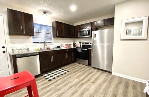 Little Rock House | Budget Friendly Stylish Townhome under 5mins from UAMS/AR Children's