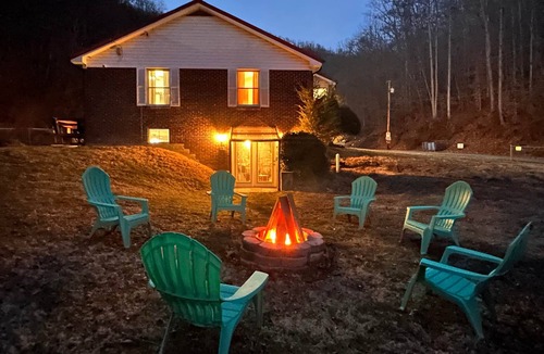 Williamson House | Buffalo Playhouse w/game room. Easy trail access, Direct Trail Access