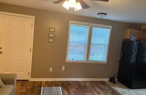 Keslers Cross Lanes House | Cabin K- Cozy, Quiet little Cabin near the lake