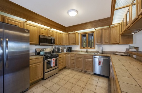 Angel Fire House | Cabin Walkable to Lake with Hot Tub, Deck & Views, Pool Table, Near Golf & Bike