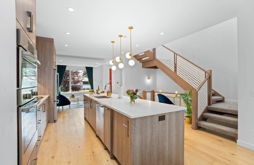 Richmond House | Calgary Grand Retreat | Sleeps 16 | 8BR 8BA | Sauna | 2 Kitchens | City Centre