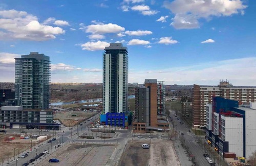 East Village Apartment | Calgary SE 4 St Luxury DT Apartment