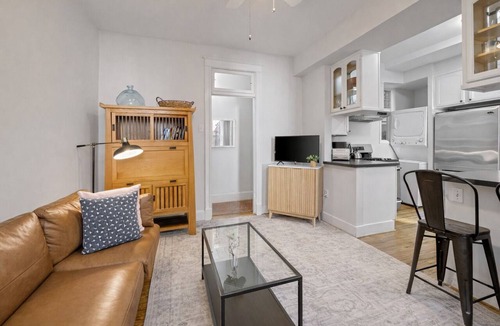 Capitol Hill House | Capitol Hill, 9 Windows, FREE PARKING, Metro