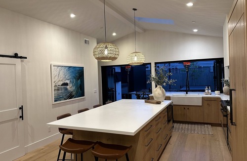 Cardiff-by-the-Sea House | Cardiff Swamis Beach house 2 blocks from beach - with ocean views and hot tub!