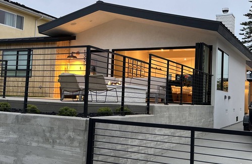 Cardiff-by-the-Sea House | Cardiff Swamis Beach house 2 blocks from beach - with ocean views and hot tub!