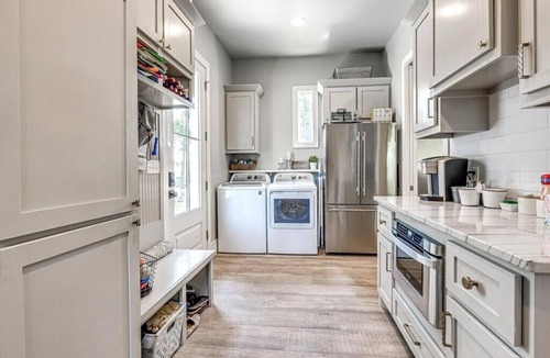 Eufaula House | Carlton Landing. Large lakeview family home. Close to pool, pickleball & tennis!
