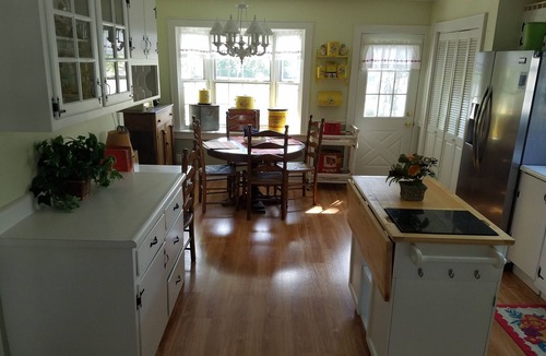 Ashland House | Carroll Manor: RecentlyRenovated English Tutor. Sleeps 8