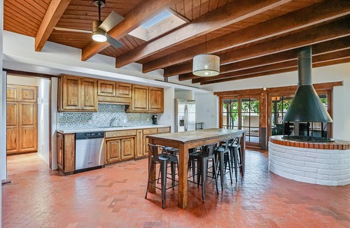 Northeast Heights House | Casa Cascada - 6 BR - Game Room - Huge Pool - Sleeps 21!