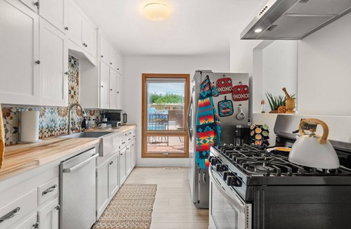 Nob Hill House | Casa Encanto is the perfect place for new UNM enrollees and their parents to orient to UNM.