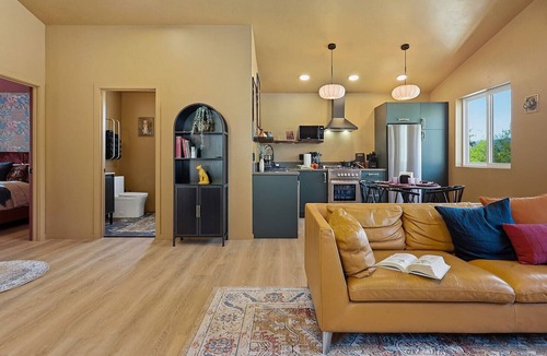 Mt. Hood - Columbia River Gorge Apartment | Casa Jaguar- 2 Bdrm Apt + Hot Tub/Sauna