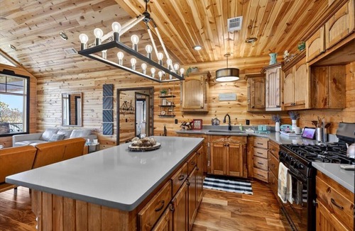 Clayton Cabin | Casa Verde - Lakeview Cabin