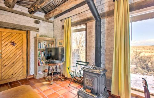 Taos House | Casita Vacation Rental Near Taos w/Patio!