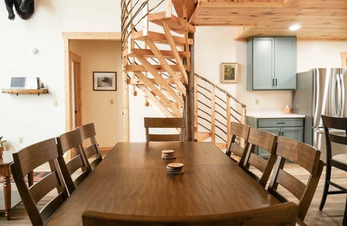 Rogers Cabin | Cat's Cradle - RRG, Sunset Views, Hot Tub, WiFi, Pet Friendly, Near Natural Bridge State Park