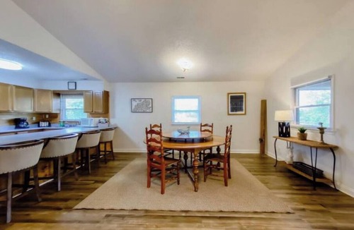 Farmers Cabin | Cave Run Lodge Near Lake & Marina Cabin Suite #8