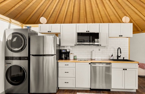 Canyon Lake Cabin | Cedar Modern Yurt‑Cabin w/Hot Tub + Swings Sleeps 4