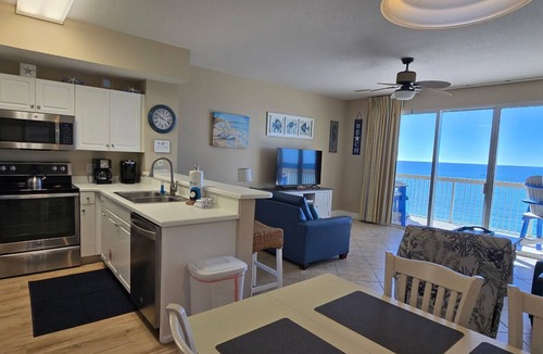Miramar Beach Condo | Celadon 604𓇼 Seaview𓇼BeachFront𓇼Beach Chairs𓇼Parking Inc 𓇼 1 Bd. with bunks