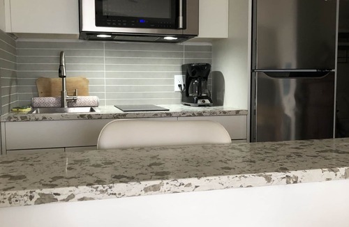 Regional District of Nanaimo Resort | Central 2 bdr Beachfront Hot Tub Clam/Oyster FREE kids kayak use, hiking trails