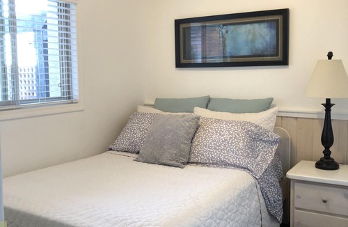 Regional District of Nanaimo Resort | Central 2 bdr Beachfront Hot Tub Clam/Oyster FREE kids kayak use, hiking trails