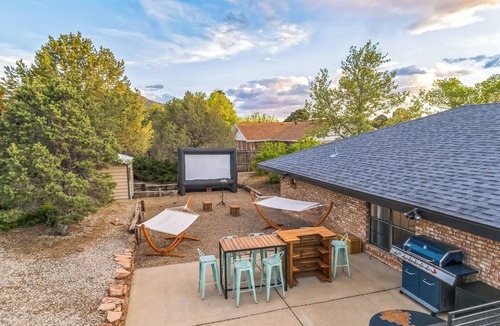 Albuquerque House | Central BBQ Haven: 4bd - Games - Outdoor Movie