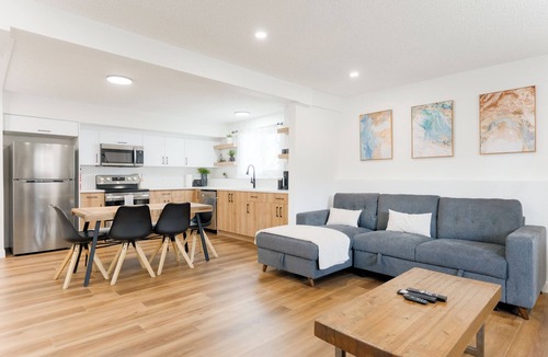 Crescent Heights Apartment | Centrally Located and FULLY Renovated apartment, Sleeps 8, HOT Tub and Sauna!