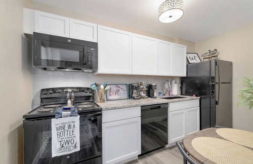 Wichita Apartment | Centrally Located Near Downtown W/In Unit W&D!