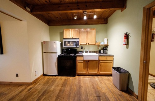 Slade Cabin | Chalet: Luxury Suite with Exclusive Hot Tub near Natural Bridge