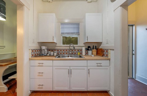 West University House | Charmer/3 Blocks from U of A/Sleep 3/1 BR 1 BA