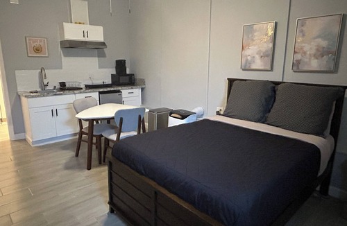 Lakeland Apartment | Charming 1-bedroom apartment in wonderful Lakeland with AC