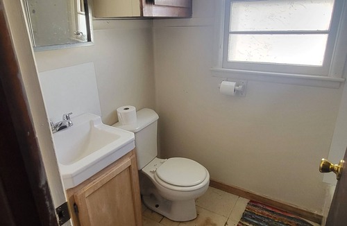 Lamont House | Charming 1-bedroom house with AC in pleasant Burlington