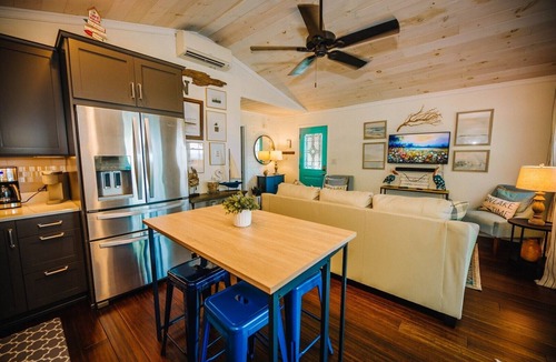 New River Cabin | Charming 1-BR Retreat with Stunning Claytor Lake Views - Sleeps 6!