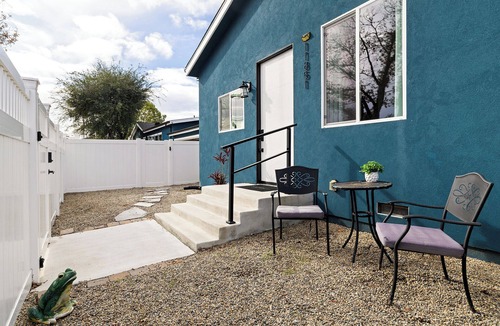 Del Aire House | Charming 1Bed/1Bath w/Washer&Dryer, 10 Min to Beach! Near Sofi Stadium & Forum!