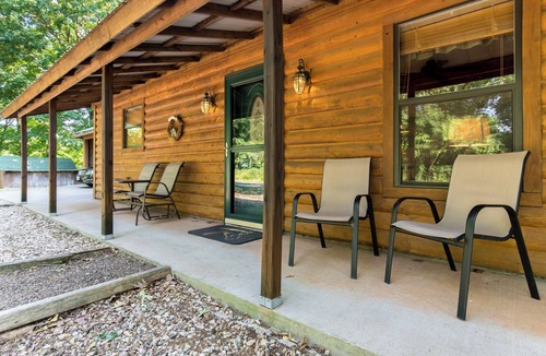 Eureka Springs Cabin | Charming 2-bedroom cabin with WiFi, AC in peaceful Eureka Springs