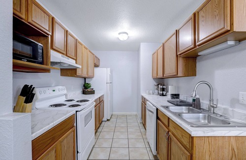 North San Antonio - SAT Apartment | Charming 2-bedroom apartment with WiFi and AC in delightful San Antonio