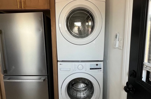 Pasadena Apartment | Charming 2-bedroom apartment with WiFi and AC in wonderful Pasadena