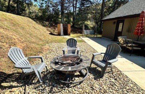 Tazewell Cabin | Charming 2-bedroom cabin located on the Clinch River in Tazewell, TN