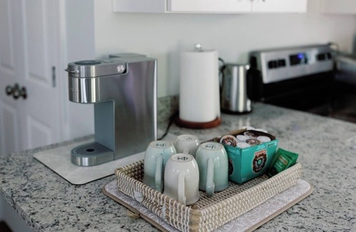 Ogden House | Charming 2-bedroom Guesthouse with WiFi, AC in fabulous Wilmington