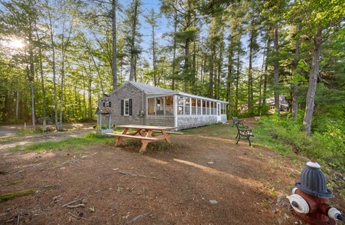 Windsor Cottage | Charming 2-bedroom lakefront cottage in Central Maine with WiFi
