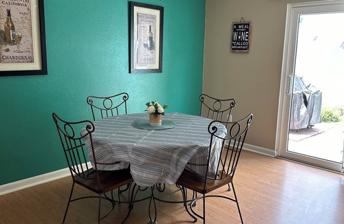 Clearwater House | Charming 2-bedroom townhome with WiFi, AC in Clearwater close to the beach.
