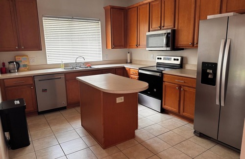 Riverview House | Charming 2-bedroom townhome in beautiful Riverview with WiFi, AC