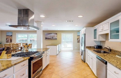 Isle of Hope Historic District House | Charming 3-bed, 2- bath house with open concept living and sunroom in Savannah