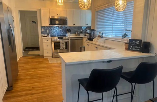 Dunedin Cottage | Charming 3-bedroom/2-bath Cottage with Hot Tub Downtown Dunedin