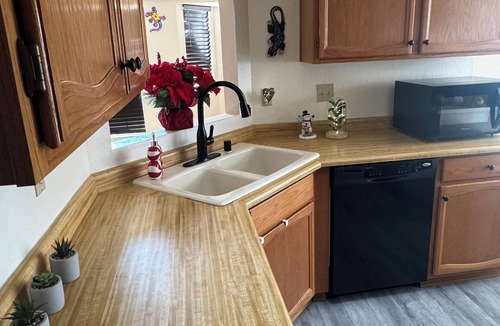 Rio Rancho House | Charming 3-bedroom house with Fireplace & Mountain View’s in Rio Rancho