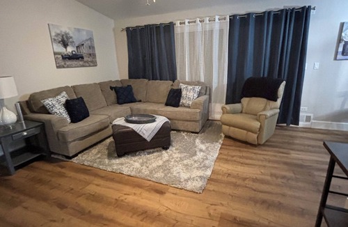 Pratt House | Charming 3-bedroom house. Perfect for executives, families or small groups.