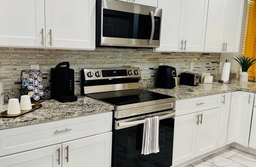 East Tampa House | charming 3-bedroom house in Downtown Tampa and Ybor City with WiFi, AC.