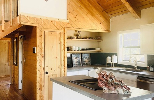 Ojo Caliente Cabin | Charming 3-bedroom cabin with WiFi, AC in peaceful Ojo Caliente