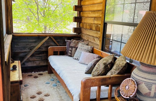 Ojo Caliente Cabin | Charming 3-bedroom cabin with WiFi, AC in peaceful Ojo Caliente