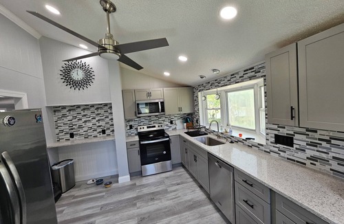 Mount Holly House | Charming 3-bedroom waterfront house in delightful Montross with WiFi, AC