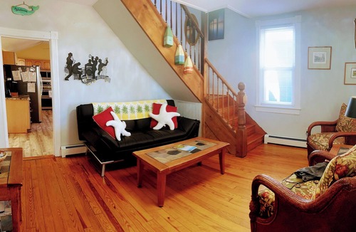 Colonial Beach Cottage | Charming 4-bedroom, 2-bath cottage, dog friendly, AC, WiFi, 1 block to beach