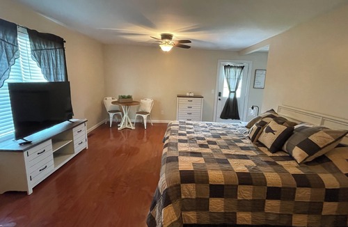 Edmond House | Charming 4-bedroom farmhouse with a view in the New River Gorge National Park.
